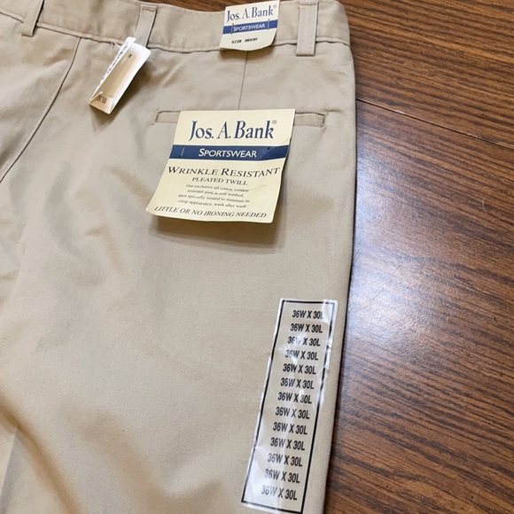 Jos. A. Bank Khaki Pleated Cuffed Pants 36W x 30L - Picture 5 of 6
